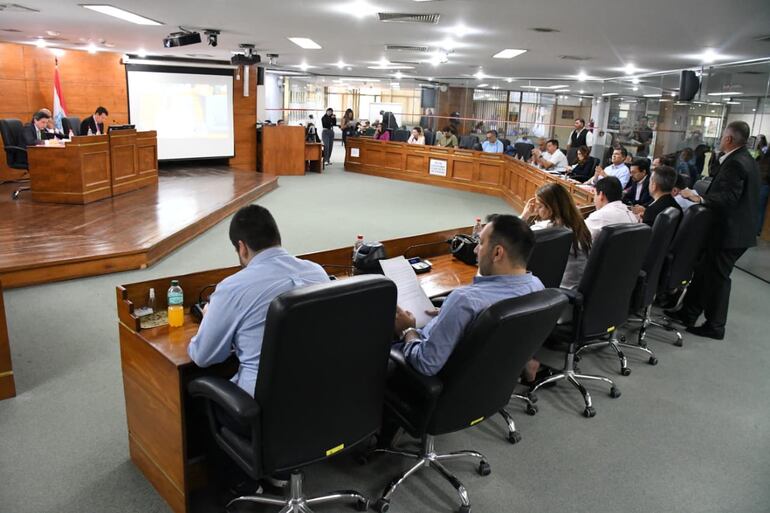 Rodríguez contó con una mayoría cómplice de concejales oficialistas y aliados que le permitió la aprobación de los balances 2023 y 2024, pese a la bajísima ejecución en obras . (Archivo)