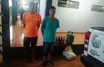 Los detenidos y las evidencias fueron llevados a la Comisaría local donde quedaron a disposición del Ministerio Público.