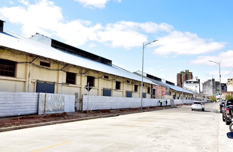 Fotos fachada de la Mejoras de Galpones en el puerto de Asunción.