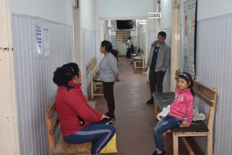 Pacientes del nosocomio de Santaní reciben atención en el área de urgencia