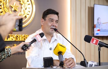 Salyn Buzarquis, senador del PLRA. Foto de Prensa Senado.