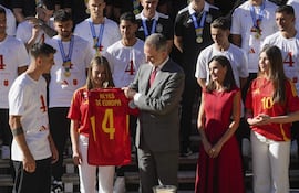 El rey Felipe VI, junto a la reina Letizia, la infanta Sofía y la princesa Leonor, recibieron a la selección española, en el Palacio de La Zarzuela, en Madrid, tras haberse proclamado campeones de la Eurocopa 2024.