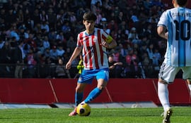 El talentoso mediapunta de la selección paraguaya Sub 20, Eduardo Andrés Delmás Schaerer (19 años), en el primer encuentro ante Argentina.