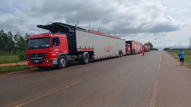 VDB Camiones brasileños retenidos en Vaquería.