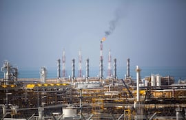 Vista de la fase 12 de las instalaciones del yacimiento de gas South Pars cerca de la ciudad de Kangan, en el sur de Irán, a orillas del Golfo Pérsico. ARCHIVO.