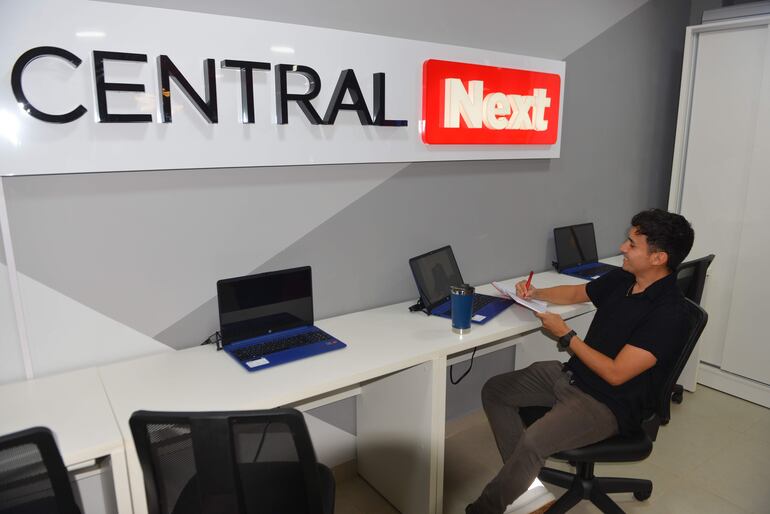 En un espacio cómodo y con todos los elementos necesarios, los estudiantes de Central Next pueden acceder a sus clases.