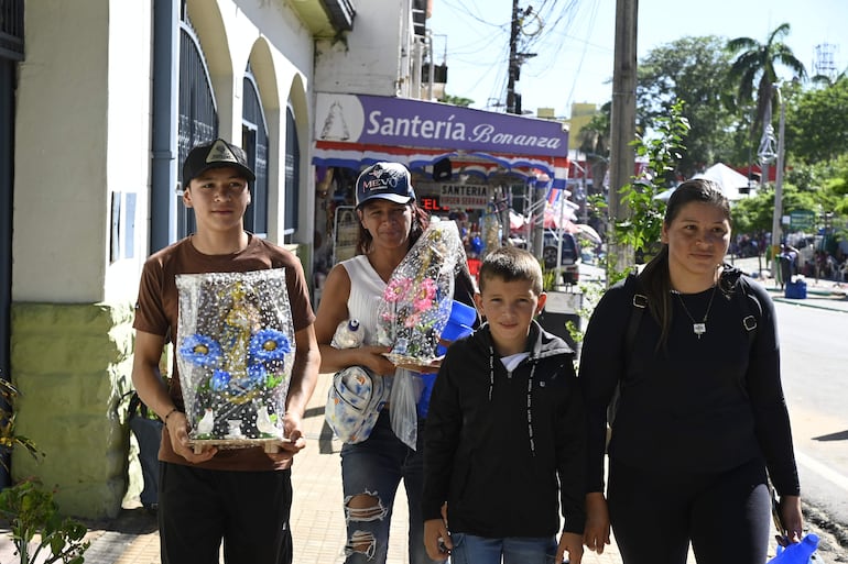 Lo más vendido son las imágenes de la Virgen. 