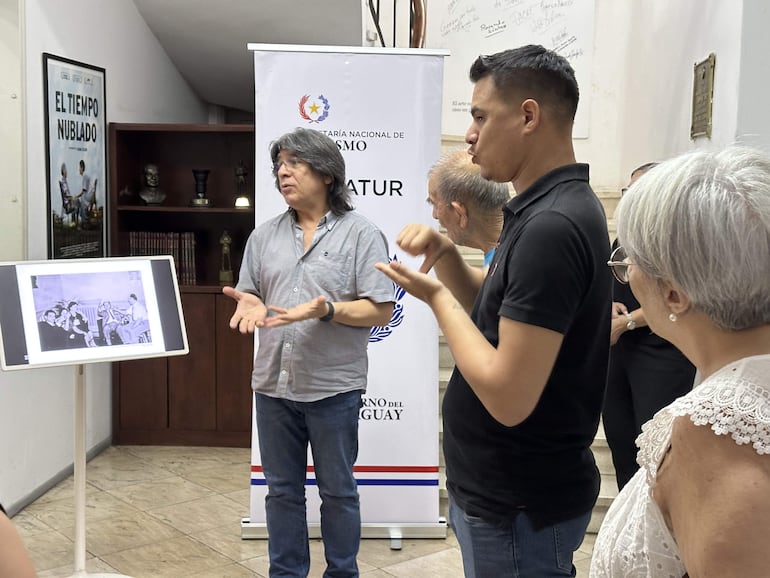 Luis Vera (izq.) director de la Casa Bicentenario de las Artes Visuales e ideólogo de esta actividad.