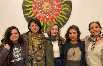 Colectivo de mujeres invitan a performance que combina poesía música y baile.