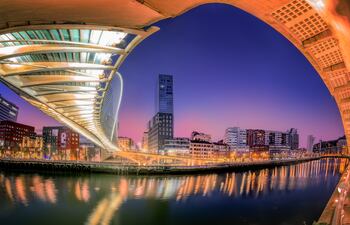 Bilbao, puente Zubizuri.