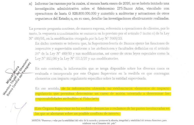 Documento oficial con firma, aborda la supervisión financiera del fideicomiso IPS-Banco Atlas en un entorno institucional.