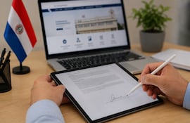 La firma electrónica avanza en Paraguay de la mano de la digitalización de los servicios públicos y del sistema financiero. (Imagen creada con IA).