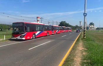 La línea E3 de buses eléctricos, que conecta el Puerto de Asunción con el Aeropuerto Silvio Pettirossi.