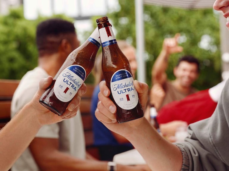 De ocupar el tercer puesto en 2024, Michelob Ultra pasó a liderar el segmento en Paraguay, reflejando su creciente aceptación entre los consumidores.