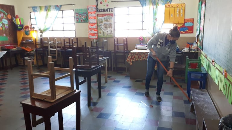 La limpieza y desinfección de superficies regulares, son esenciales, resaltan. 