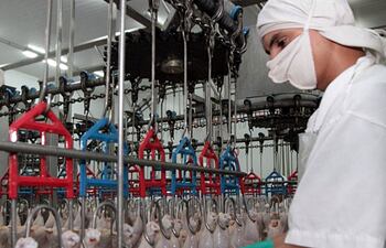 El aumento del precio de la carne vacuna en el mercado local posicionó al pollo como una opción más económica para los consumidores.