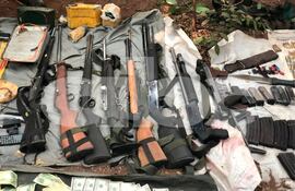 Evidencia incautada en el campamento del EPP.