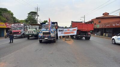 Camioneros se concentraron en diferentes puntos del país, ayer.