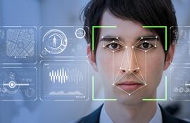 Las autoridades regulatorias de Países Bajos impusieron este martes una multa de 30,5 millones de euros (33,7 millones USD) a la empresa norteamericana de reconocimiento facial Clearview AI, por crear una base de datos ilegal con miles de millones de fotografías.
