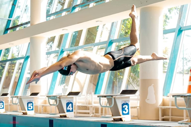 “Hasta ahora todavía me cuesta adaptarme a algunas dinámicas de clase. Tienen una filosofía distinta. Algunas cosas los profesores asumen que sabemos y yo, por ejemplo, no sé. Y me quedo atrás del resto”, explica