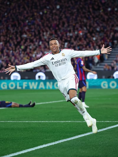 El delantero francés Kylian Mbappé Lottin sale a celebrar el segundo tanto de Real Madrid en su victoria en el clásico frente a FC Barcelona, disputado en el estadio Camp Nou. (Foto: Real Madrid)