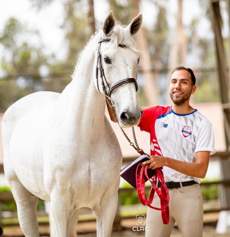 Martín Vera (27 años) y Della Cornet debutan hoy en Chile.