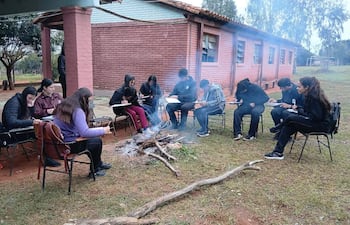 En la intemperie, junto al fuego y lejos de una educación de calidad