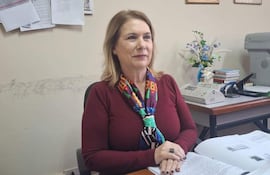 Fiscala Teresa Sosa Laconich investiga sobre los títulos falsos de docentes en el MEC.
