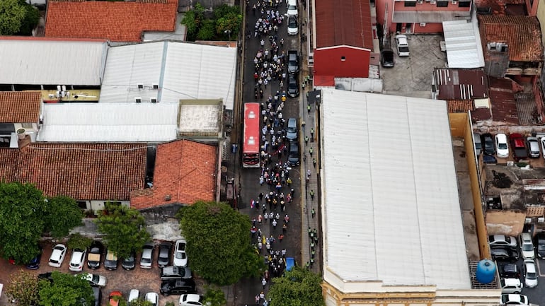 Manifestación de docentes contra la reforma de la caja fiscal. Imágenes de Enrique Manuel Montti Mendez.