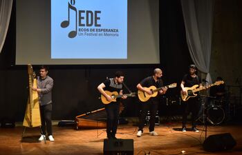 El grupo Guaraní Folk formó parte de esta velada por la memoria.
