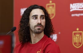El defensa de la Selección Española de Fútbol, Marc Cucurella durante la rueda de prensa ofrecida este miércoles en la Ciudad Deportiva de Las Rozas, con motivo de la firma de un acuerdo de patrocinio.