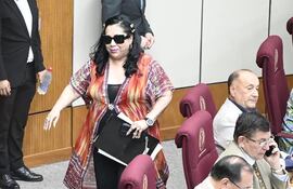 Norma Aquino alias Yamy Nal, en la sala de sesiones de la Cámara de Senadores.