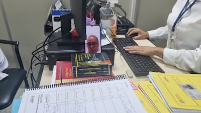 La funcionaria de la UNA, Evelin Paredes, procesada por las amenazas que recibió el periodista Carlos Benítez.