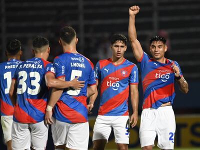 Fabrizio Peralta (33), jugador de Cerro Porteño, celebra un gol en el partido contra Nacional por la décima fecha del torneo Clausura 2023 del fútbol paraguayo en el estadio La Nueva Olla, en Asunción.