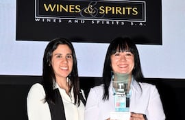 Alejandra González y Mariel Balbuena Llamosas recibieron el premio.