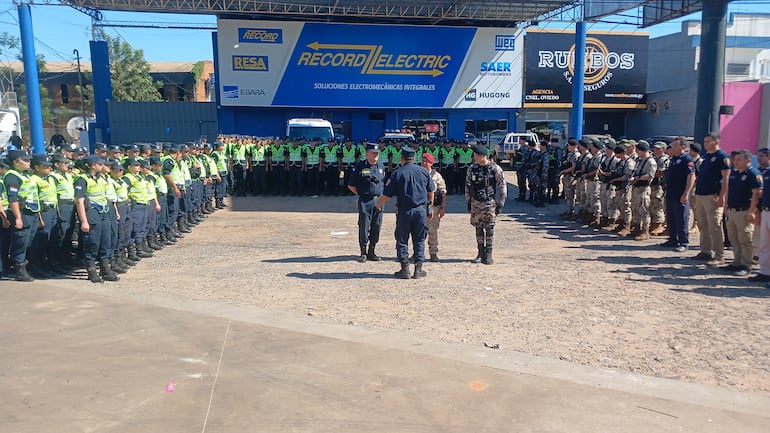 Más de 300 uniformados destinados en el Departamento de Caaguazú en el marco del  operativo Caacupé.