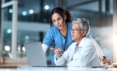 Concepto de doctores trabajando.