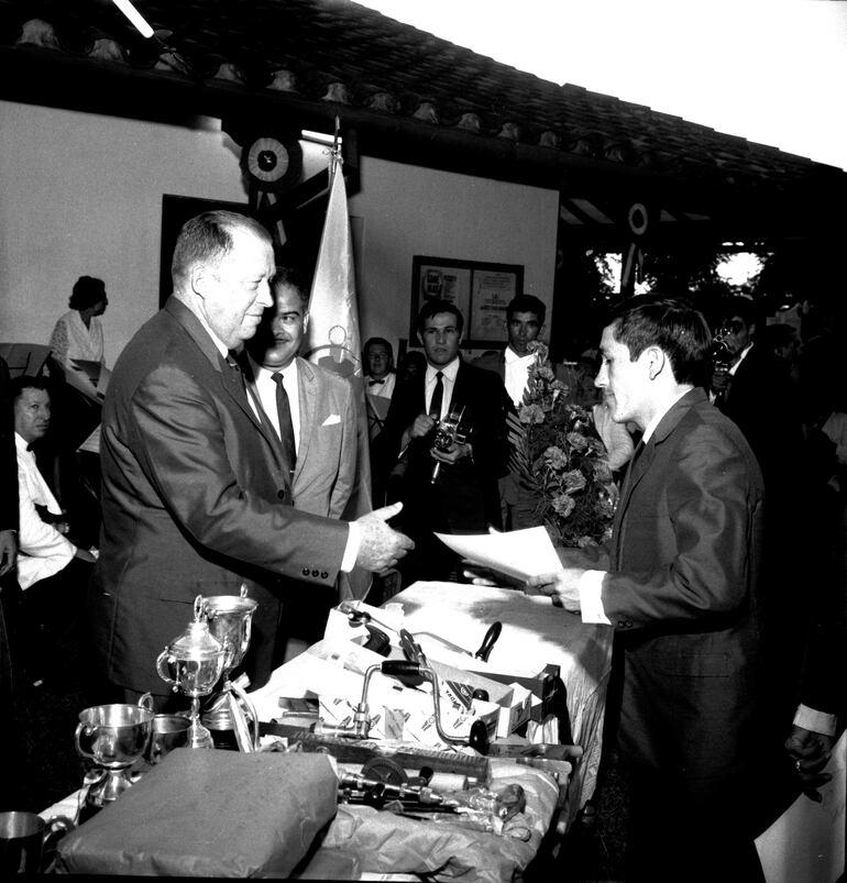 Colación en Escuela Técnica Vocacional Carlos A. López, varias décadas atrás.