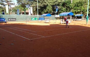 Cancha de tenis de la ATP. Imagen de archivo. Imagen de referencia.