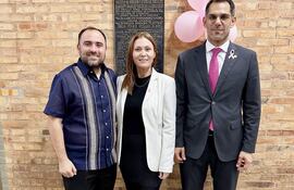 Jorge Bogarín junto con su esposa y jueza Karen González al lado del exprocurador Marco González.