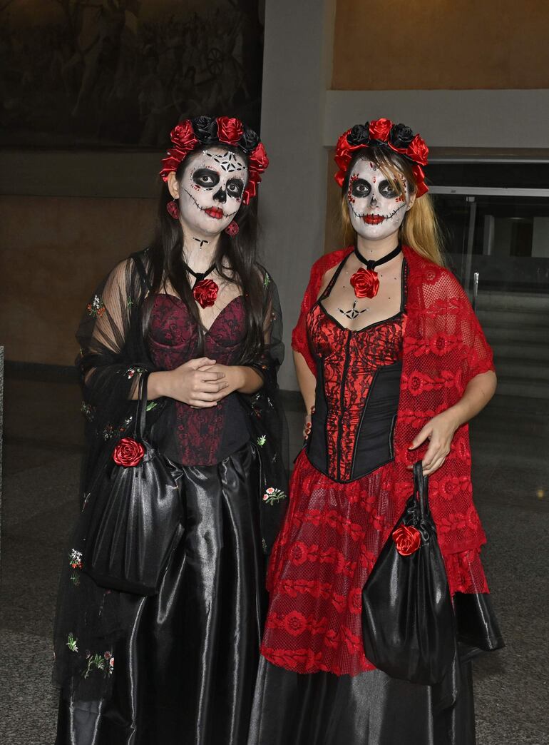 Naxieli Oviedo y Lucia Vallejos.