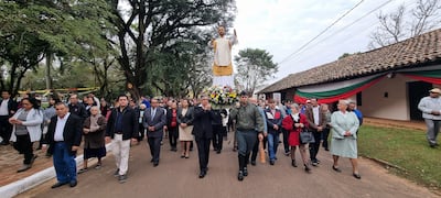 Prosecion en honor a San Ignacio, en compañía de los feligreses por las principales avenida de la ciudad.