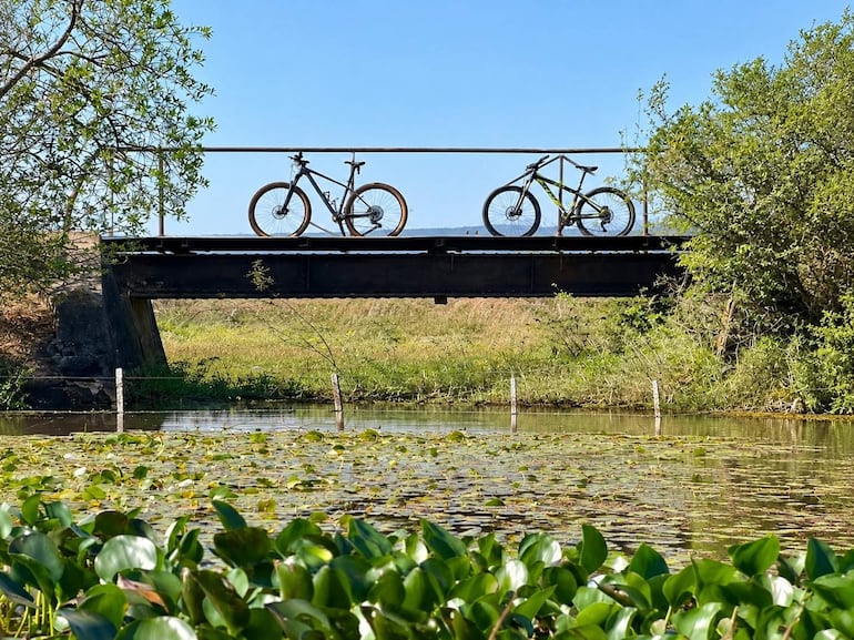Parte del trazado ferroviario incluye seis puentes restaurados en el tramo Paraguarí-Pirayú que cuenta también con nueva señalética para los ciclistas.