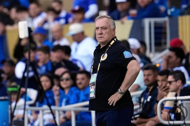 El neerlandés Dick Advocaat, entrenador de Curazao.