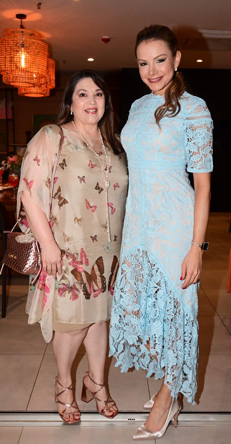 Carolina Zárate junto a Carolina Sosky. 