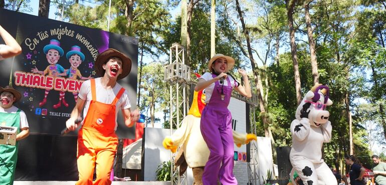 El evento gastronómico también contó con numerosas presentaciones artísticas.