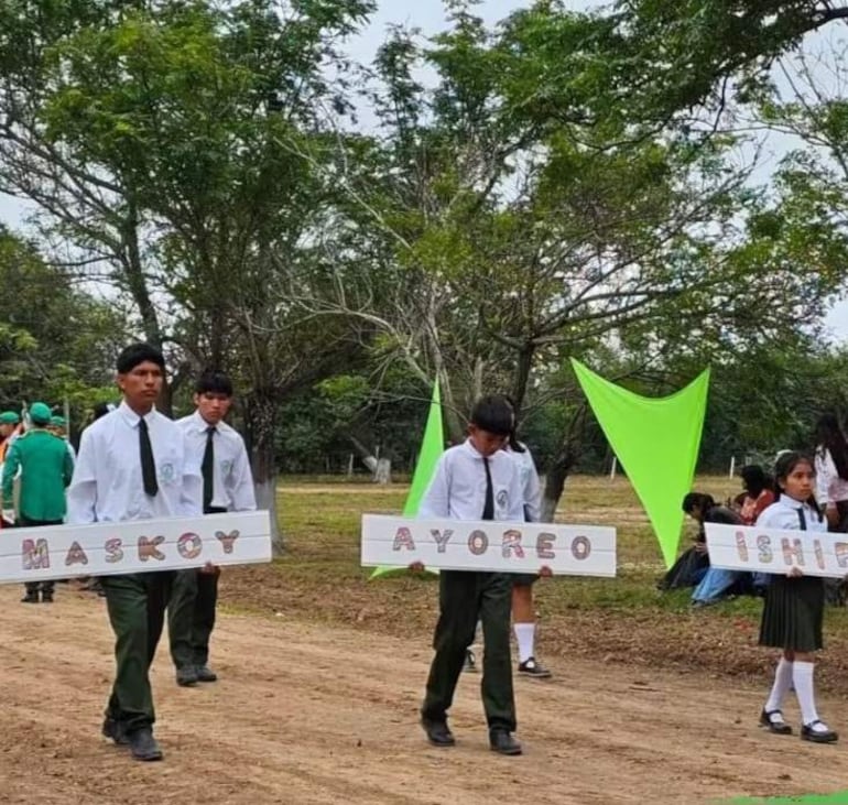 Alumnos de la escuela de Ñu Apua