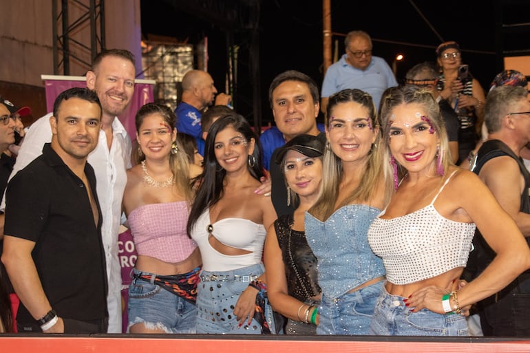 Juan Antonio Cáceres, Ricardo Door, Carmen Talavera, Chichi Ayala, Osvaldo Martínez, Milca Cáceres, Ivanna Battilana y Elsi Lial.