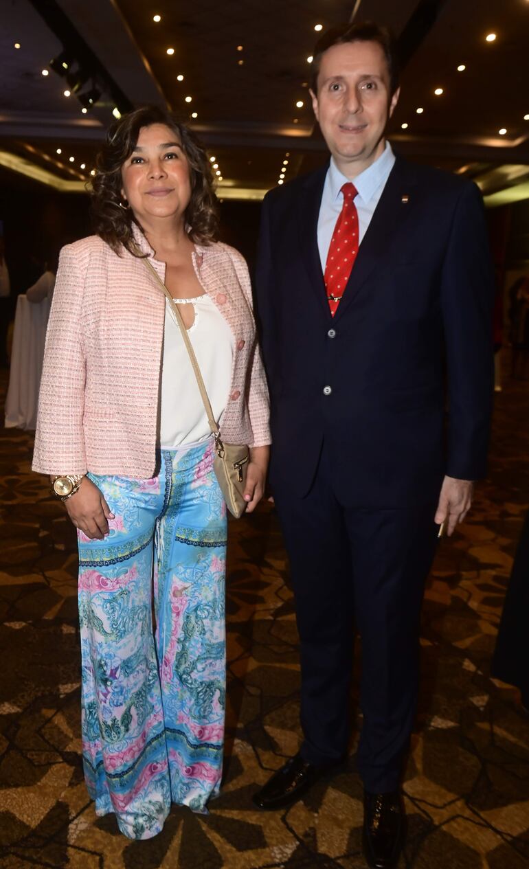 Katya Fogel Artemenco y Edgar Ynsfrán.