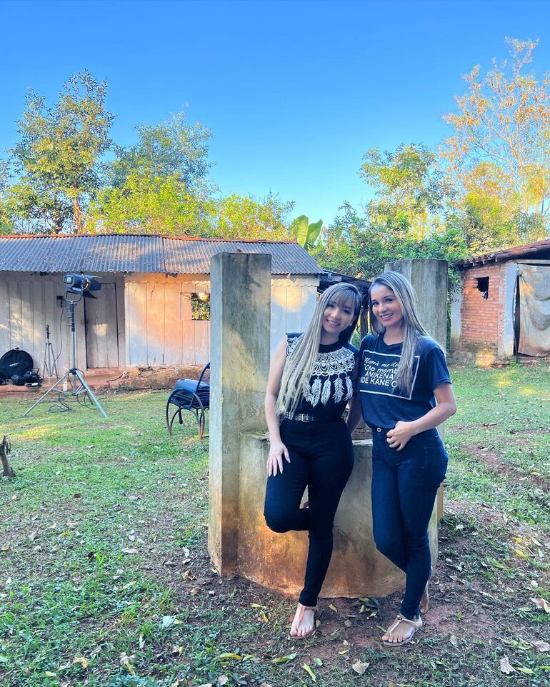 ¡Felices! Marilina y Mariela Bogado en su antiguo hogar. (Instagram/Marilina Bogado)